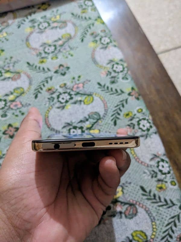 Infinix zero x pro 8-128 4