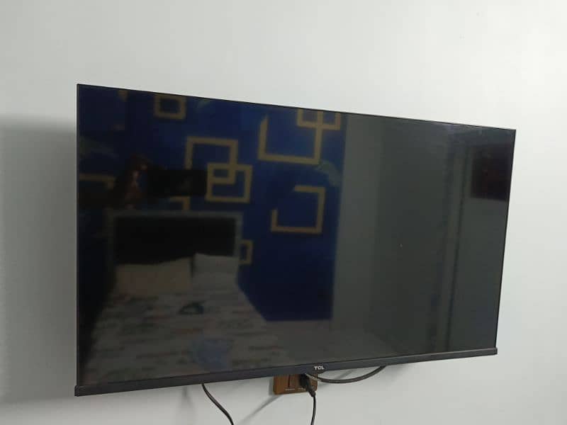 TCL 32 inch smart  led for sale  with orignal remote 2