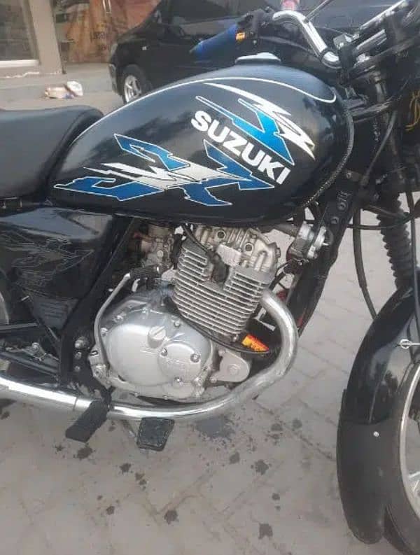 Suzuki GS150 2