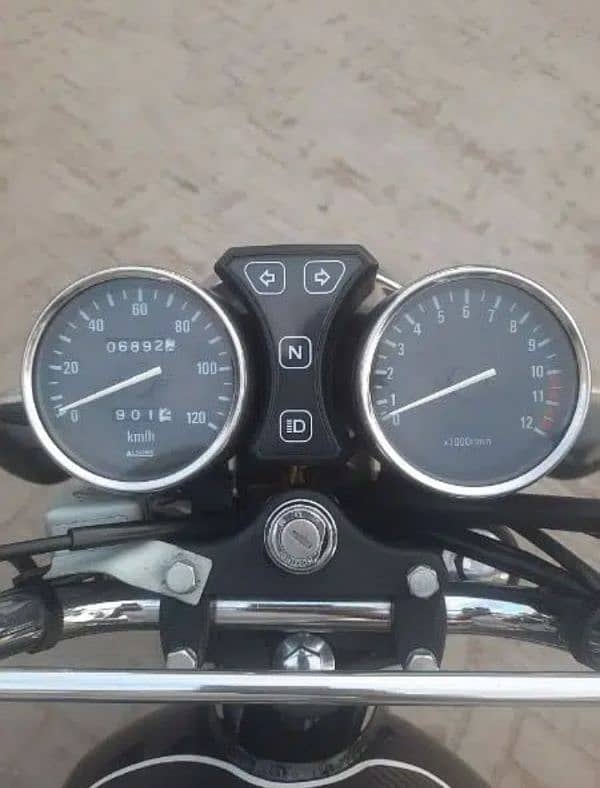 Suzuki GS150 3