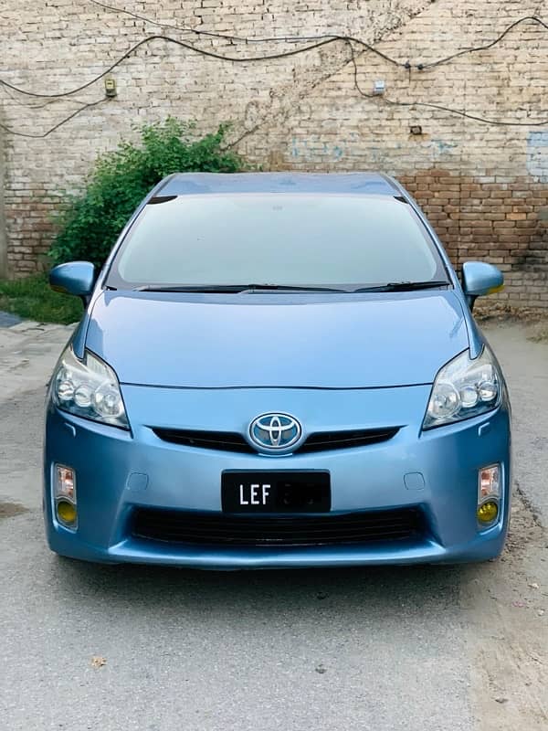 Toyota Prius 2011 1