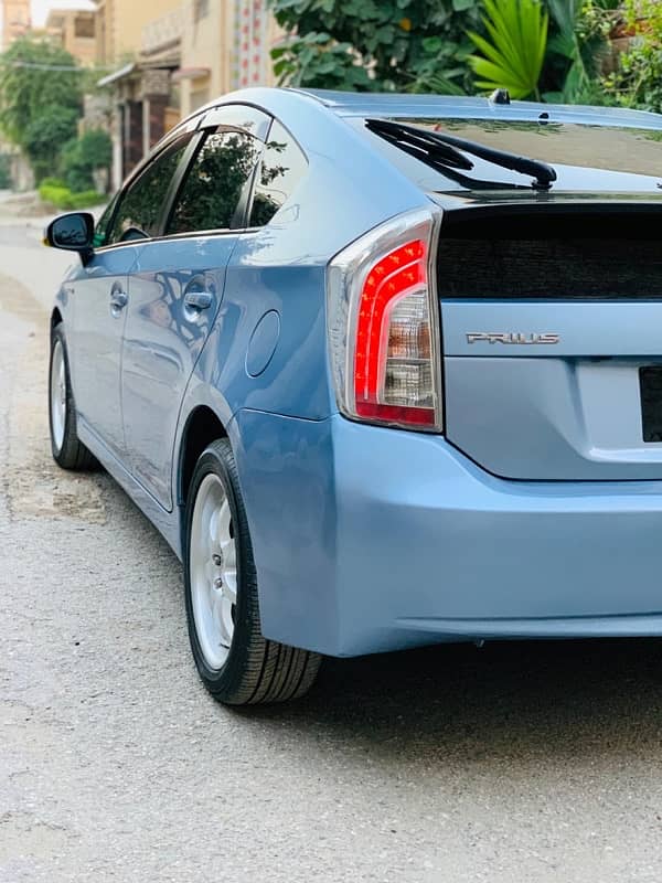 Toyota Prius 2011 14