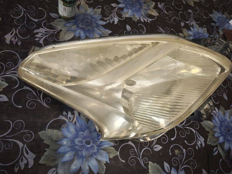 toyota ractis right side headlight 0