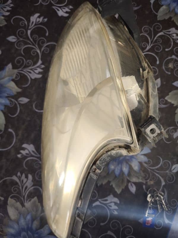 toyota ractis right side headlight 2