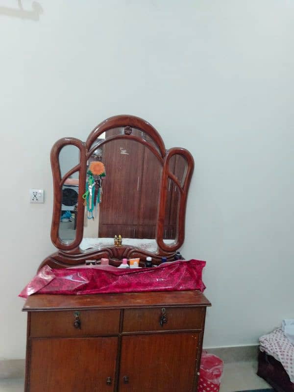 dressing table wooden 1