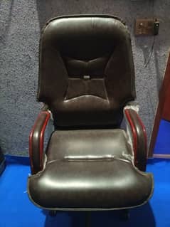 Office Chair New conidion 10/10 sale what's ap numbr O3288101737