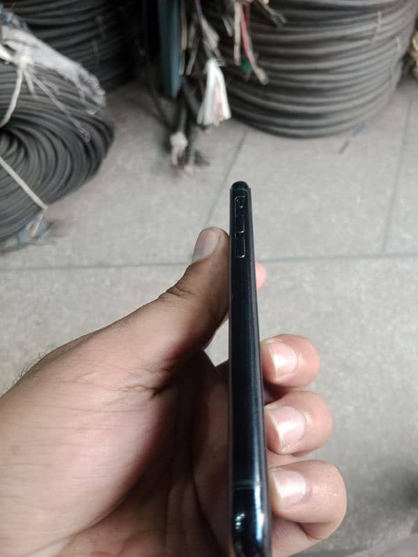 i am selling my iphone 11 pro 3