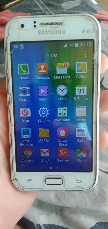 Samsung Galaxy J100 0