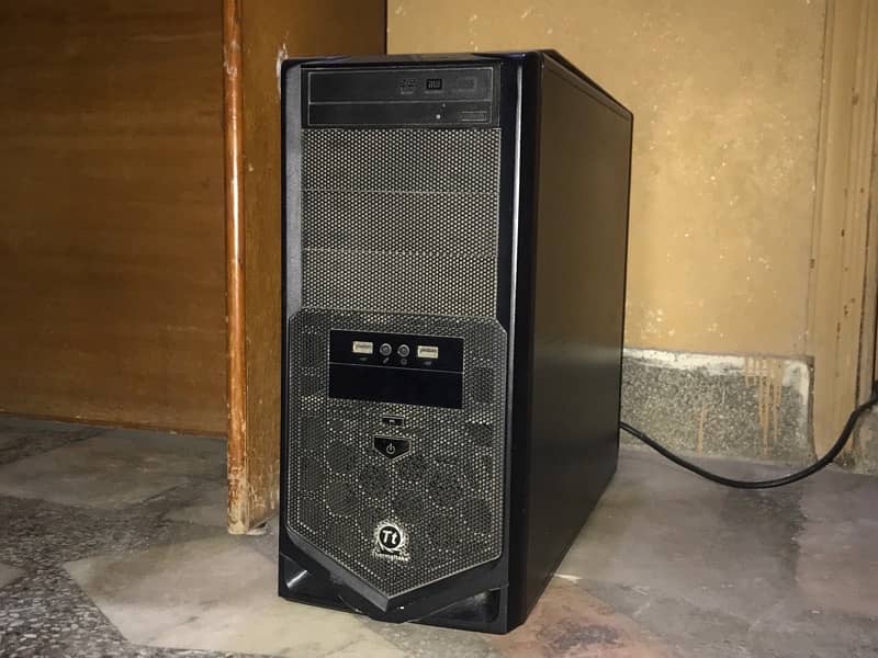 FULL PC SETUP, GTX 750Ti, Core i5, 12GB RAM, 500GB HDD, Samsung LED 9