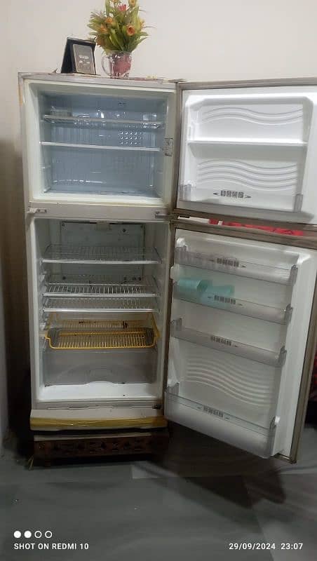 Dawlance fridge pesh e khidmat hai aap tamam bhaio k liyay 1