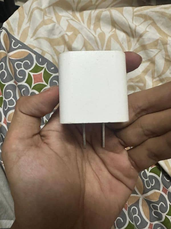 20 W adapter of iphone 1