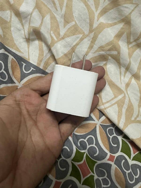 20 W adapter of iphone 2