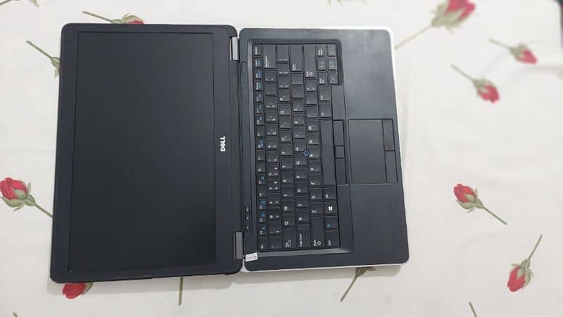 Dell latitude 7440.     Good Condition.    Upgraded.    (0332-0037723) 1