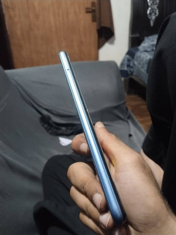 vivo v2029 4gb ram 128 room good battery time 10/9 condition ha 3