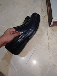 3 shoes hen 15oo ka 1 miljaiga