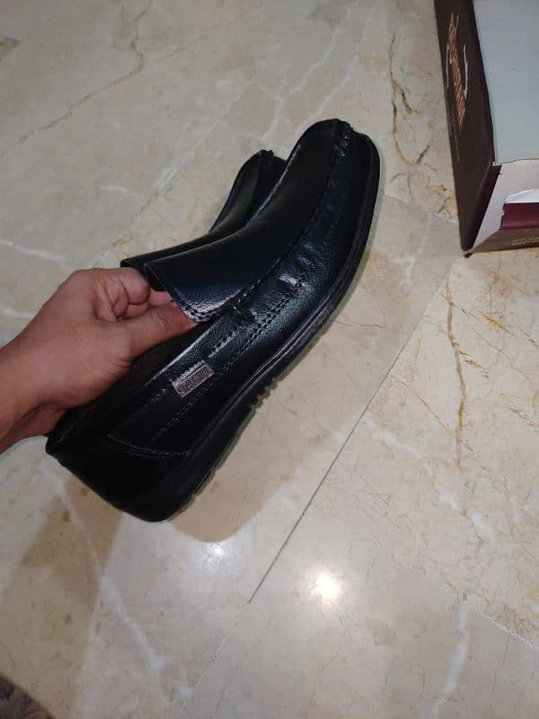 3 shoes hen 15oo ka 1 miljaiga 0