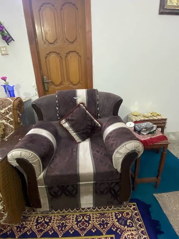 2 sofa set in good condition 1