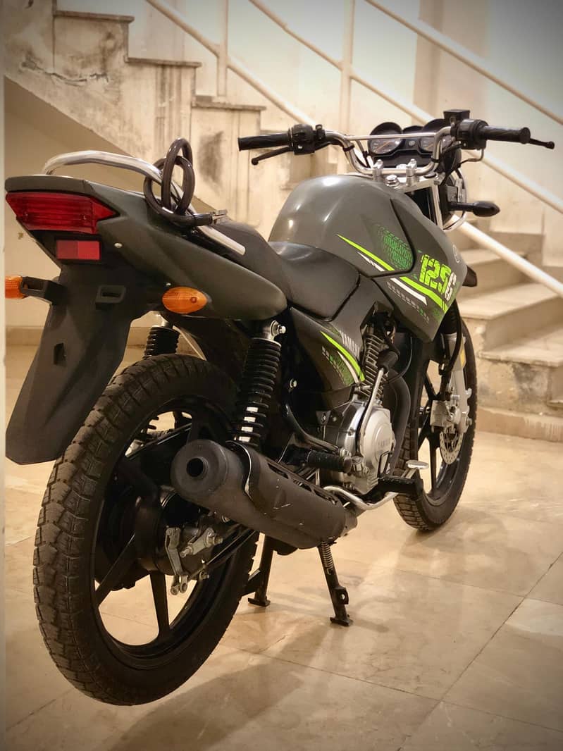 Yamaha YBR 125G 2023 special edition matte grey 1