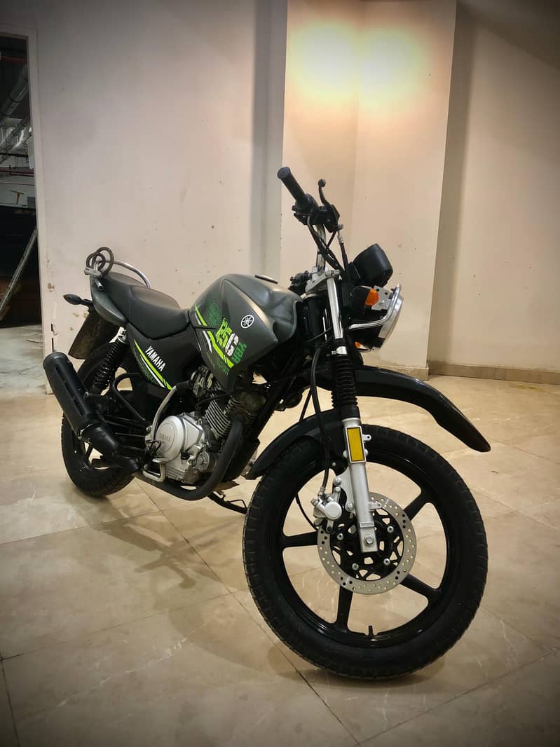 Yamaha YBR 125G 2023 special edition matte grey 4