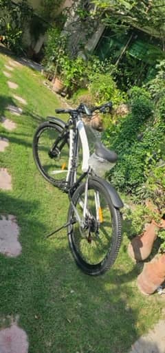 Hybrid mountain bicycle 3 days used