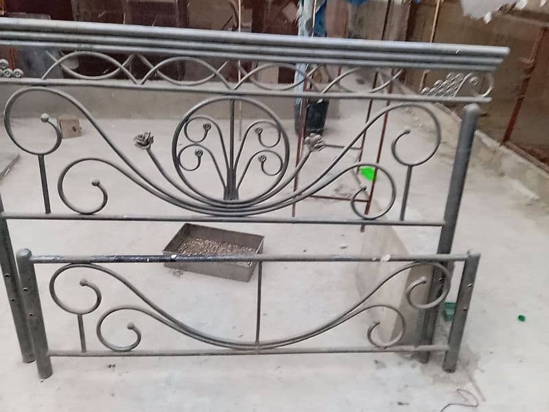 msg Karay is num pay 03102536161. iron bed king size 6/6.5 0