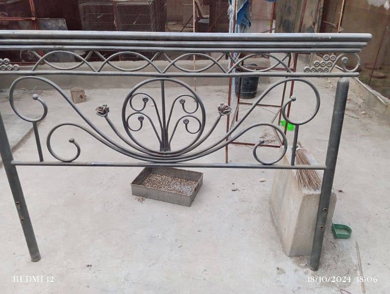 msg Karay is num pay 03102536161. iron bed king size 6/6.5 1