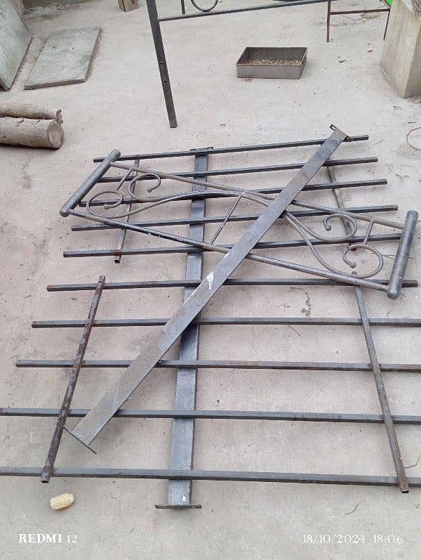 msg Karay is num pay 03102536161. iron bed king size 6/6.5 2