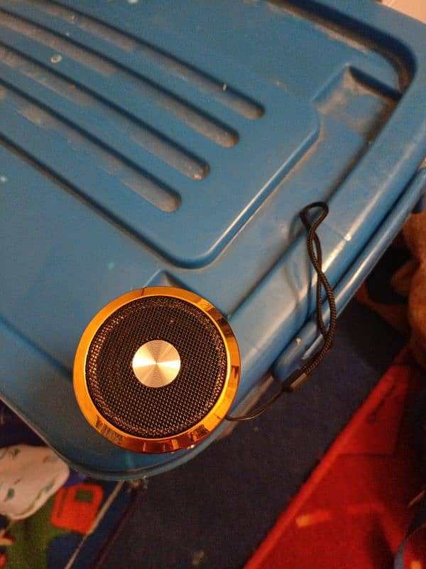 speaker with type a charger 3