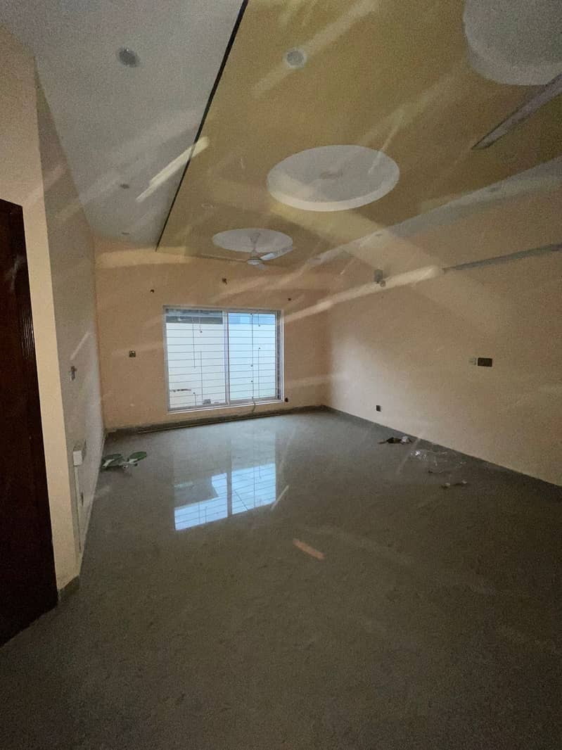 8 Marla Tile Floor Lower Portion With Gas Available For Rent Near Masjid Park 4