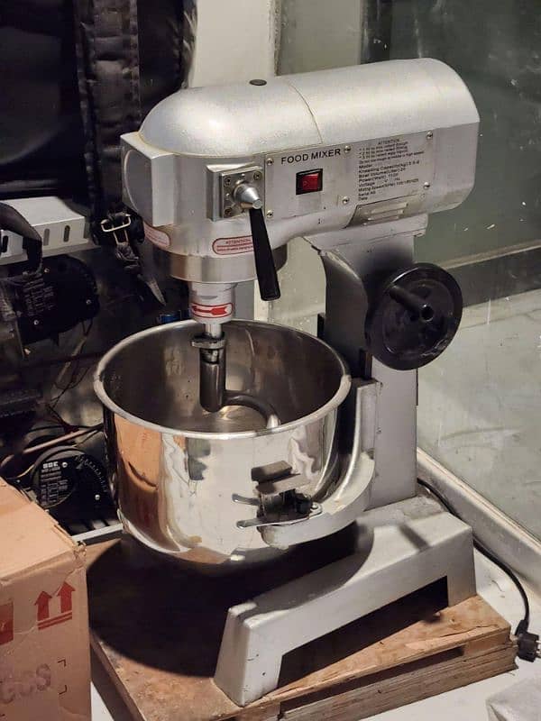 Dough mixer used imported  Capacity 5kg  Condition used Just like new 0