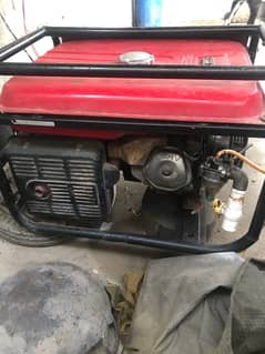 honda ka genrator ha arjent sal karna ha 03112064893  8 kv ka ha