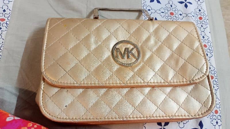 ladies hand bags and clutches good condition price nigotiable 13