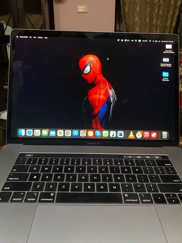 MacBook pro 2018 16/256 0