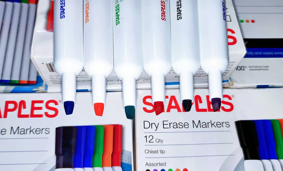 12 Piece,STAPLES Dry Erase Markers,Chisel tip Dry-erase markers 3