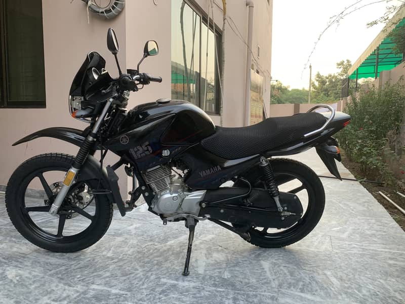 Yamaha YBR 125G 2023 4