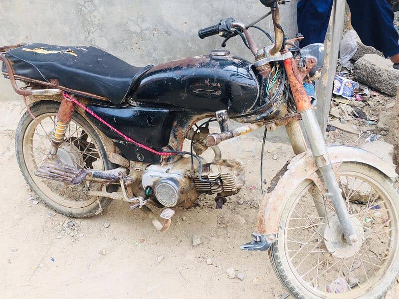 motorcycle okay hai koi kharabi nahi hai engine all okay hai 1