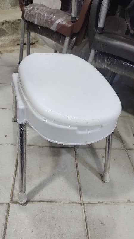 Commode Chair In Pure Plastic 03122348308 0