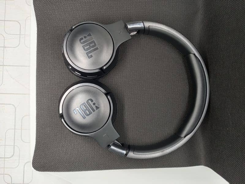 UBL headphones 7