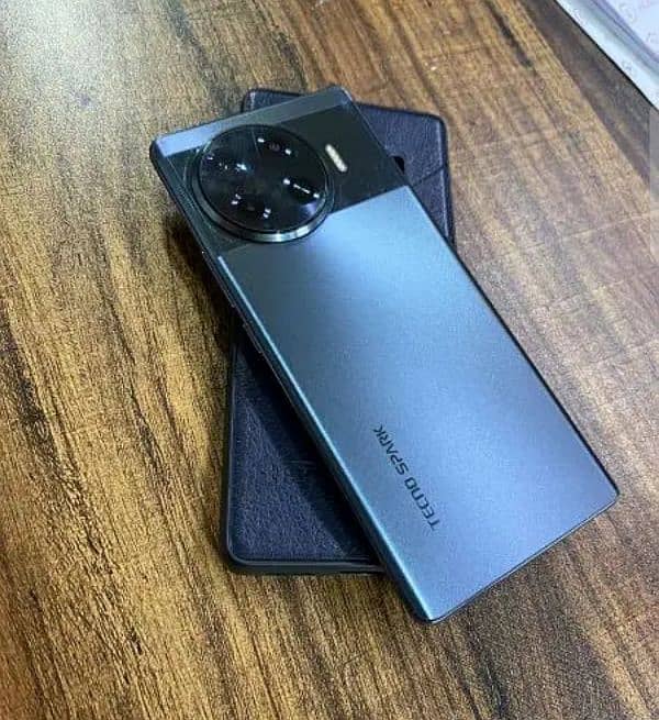 Tecno spark 20 pro plus 4