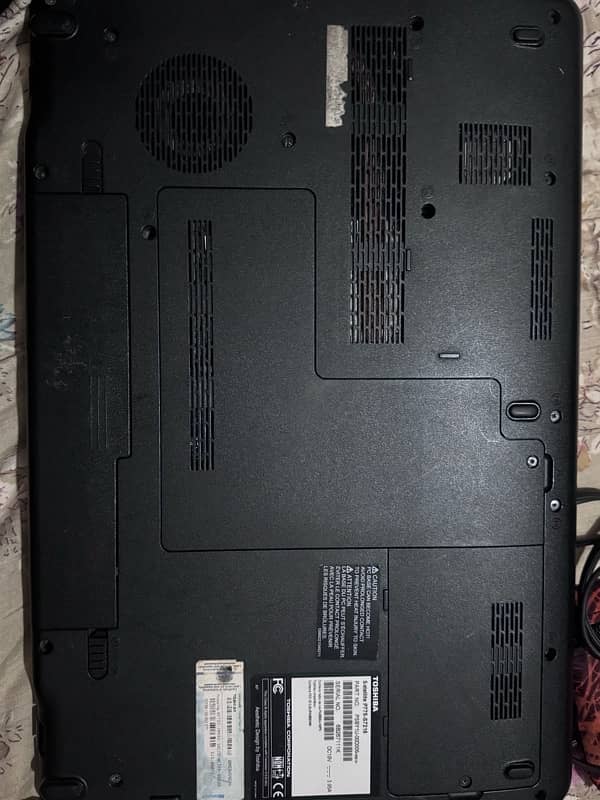 Toshiba Satellite P775 Laptop 1