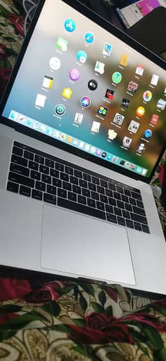 macbook pro 2017/i7/16/512/15"4k/touch barr/2gb grapic /fresh USA