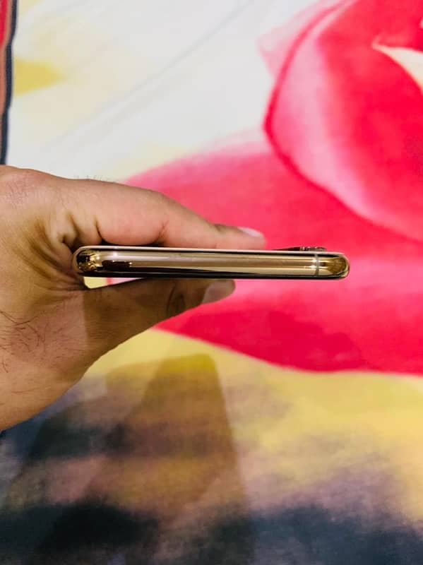 iphone Xsmax 256 golden PTA 1