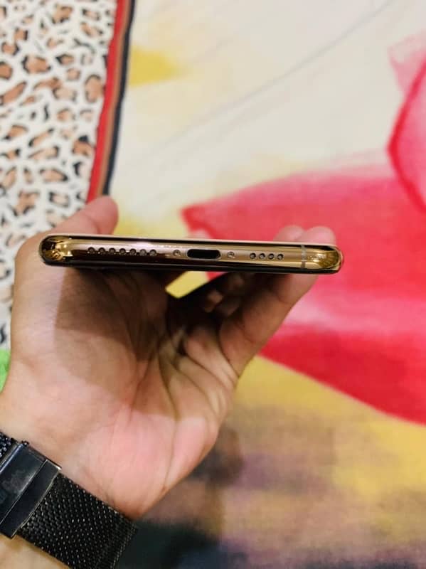 iphone Xsmax 256 golden PTA 4