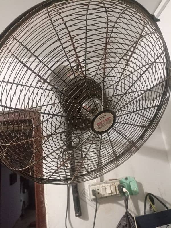 01 Pedestal Fan 01 Bracket Fan available in good condition 0