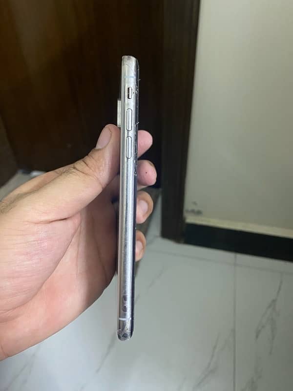 i want to sale iphone xs 64 GB PTA approved in good condition 3