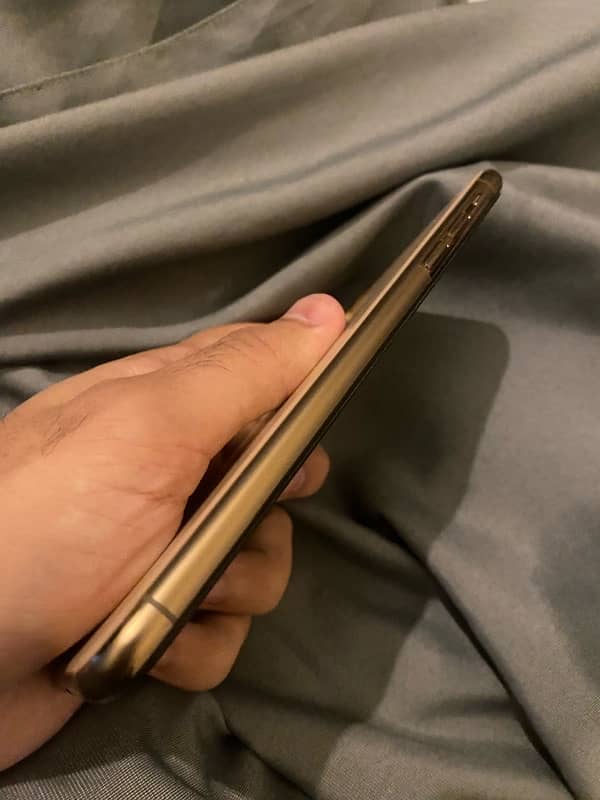 iphone XS max 3