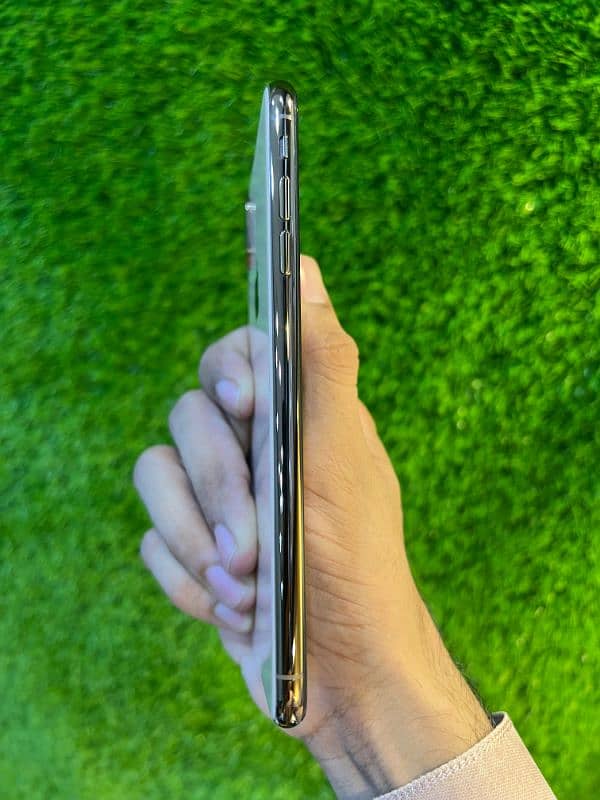 iPhone XS Max | PTA Approved 3