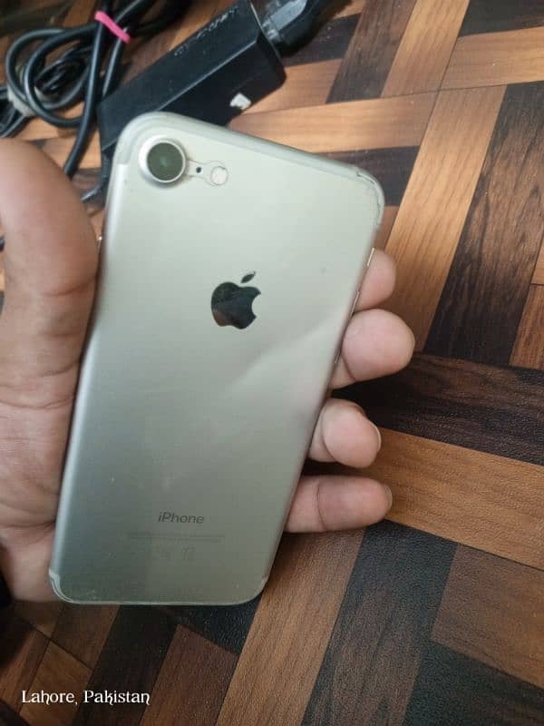 iphone 7non-PTA. 32GB good condition. same as shown in pics 0