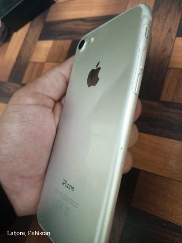 iphone 7non-PTA. 32GB good condition. same as shown in pics 3