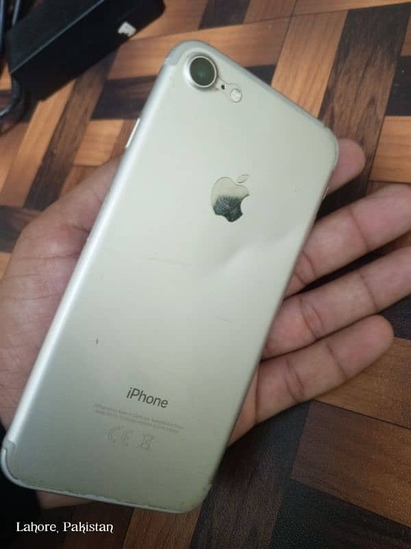 iphone 7non-PTA. 32GB good condition. same as shown in pics 4